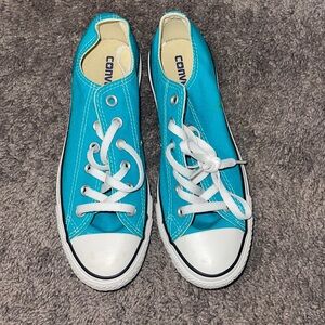 Converse Chuck Taylor low tops